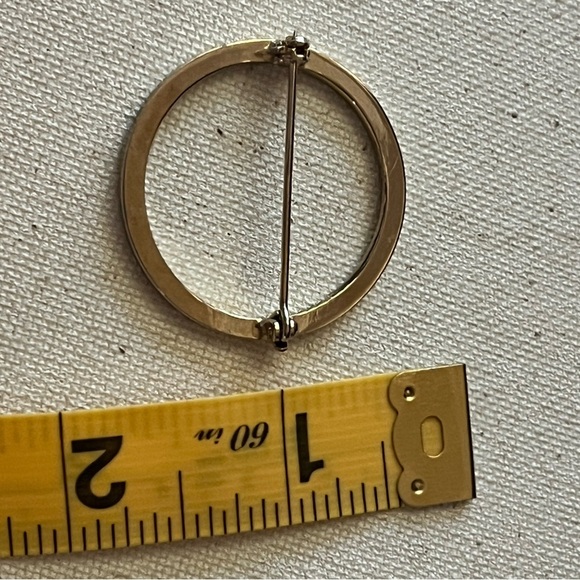 Vintage Gold-Tone Circle Brooch – Classic Minimalist Pin - Picture 2 of 3